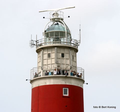 Vuurtoren Eierland op het meest noordelijke puntje van Texel is zaterdag gratis te bezoeken. Voorwaarde is wel dat de bezoeker zich geheel in het rood gekleed (!) meldt bij de entree. Afgelopen dinsdag ging de toren voor het eerst open voor publiek.