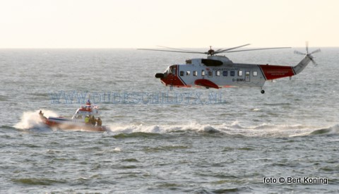 De aangekondige reddingsdemonstratie van donderdag 6 augustus op het strand van De Koog is met een half uur vervroegd. Zowel de reddingboten van Texel als Den Helder zijn daar in samenwerking met een SAR-helicopter te bewonderen vanaf 19.00 uur.