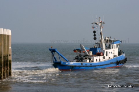 Sinds deze week wordt er weer gebaggerd bij veerhaven van TESO op 't Horntje en de haven van Oudeschild. De Aquarius brengt bij beide havens de toegangsgeul weer op diepte. 