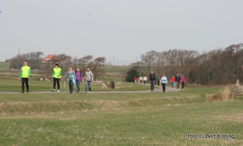 Op Tweede Paasdag beleefde de jubilerende wandelvereniging Het Gouden Boltje en record aantal deelnemers. De 20-ste editie van de lammetjeswandeltocht, die voor een deel over het Hoge Berggebied van Texel ging, trok dit jaar onder schitterde weersomstandigheden 785 deelnemers. In 200g waren dit er 680.  